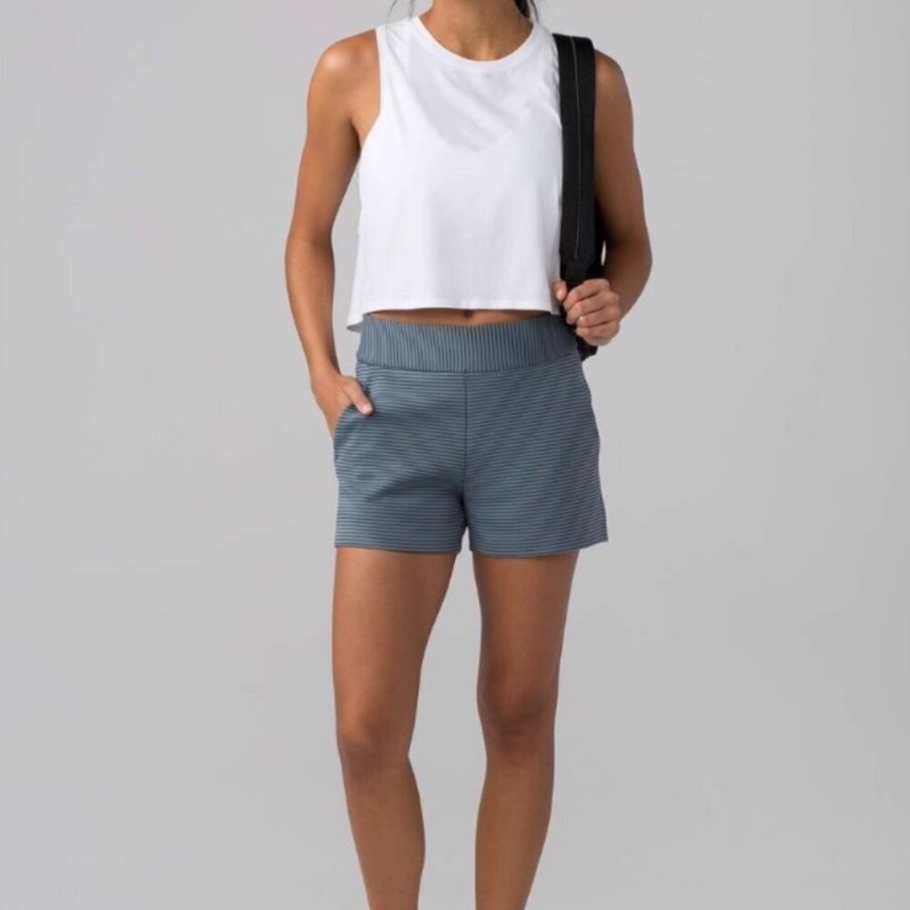 Lululemon size 6 blue and black stripe shaped shorts